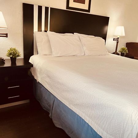 Travelodge By Wyndham Valleyfair Shakopee Bagian luar foto