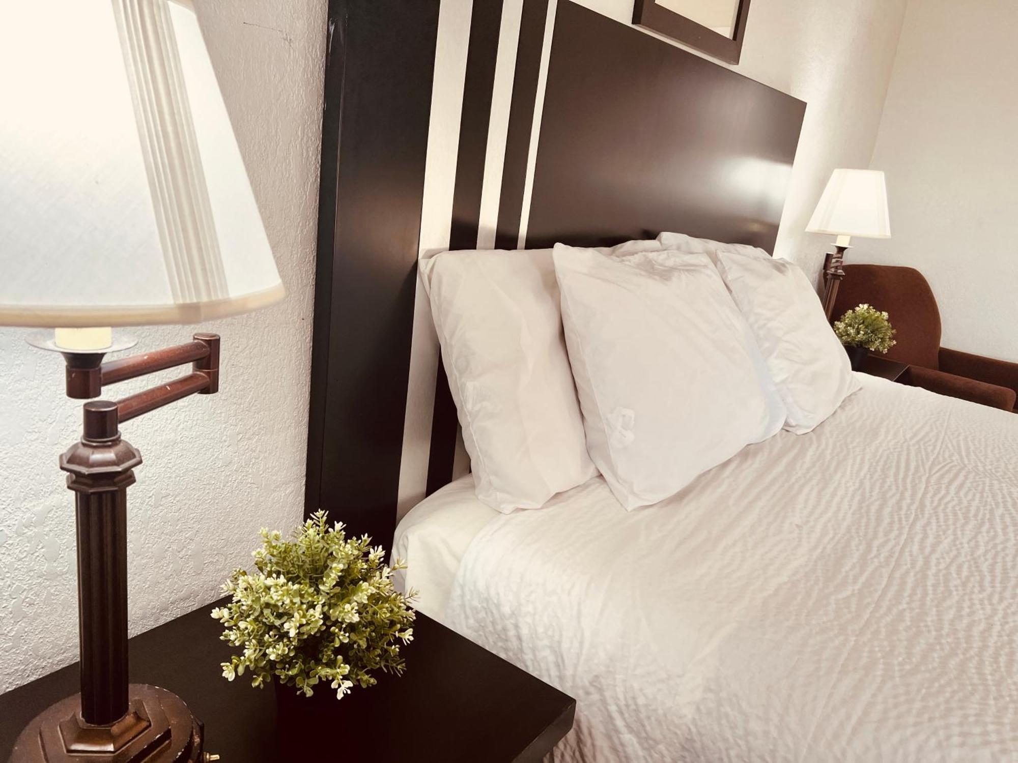 Travelodge By Wyndham Valleyfair Shakopee Bagian luar foto